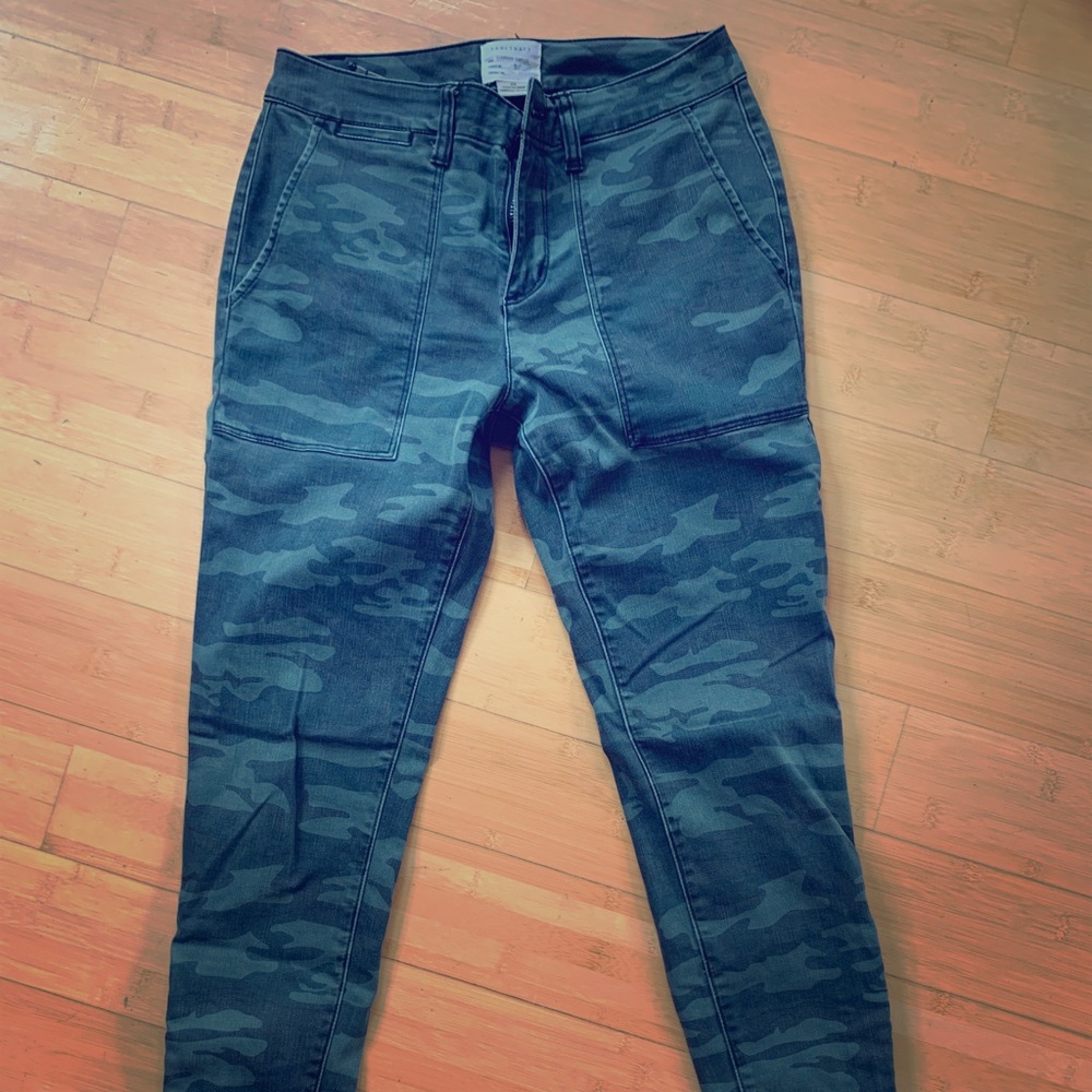 Sanctuary Standard Surplus in Camo...sz 25